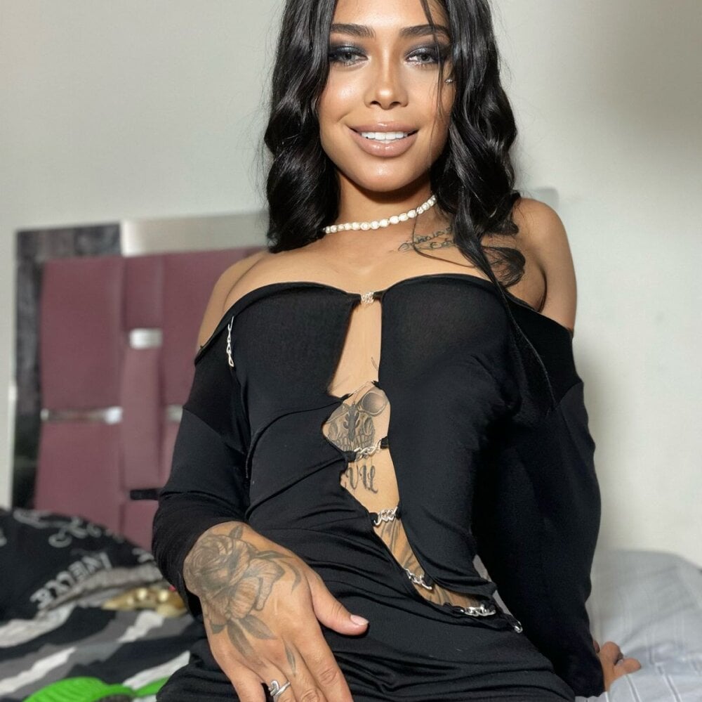 Yosseline_cameron01 profile
