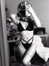 PollyStroker's Offline XXX Chat