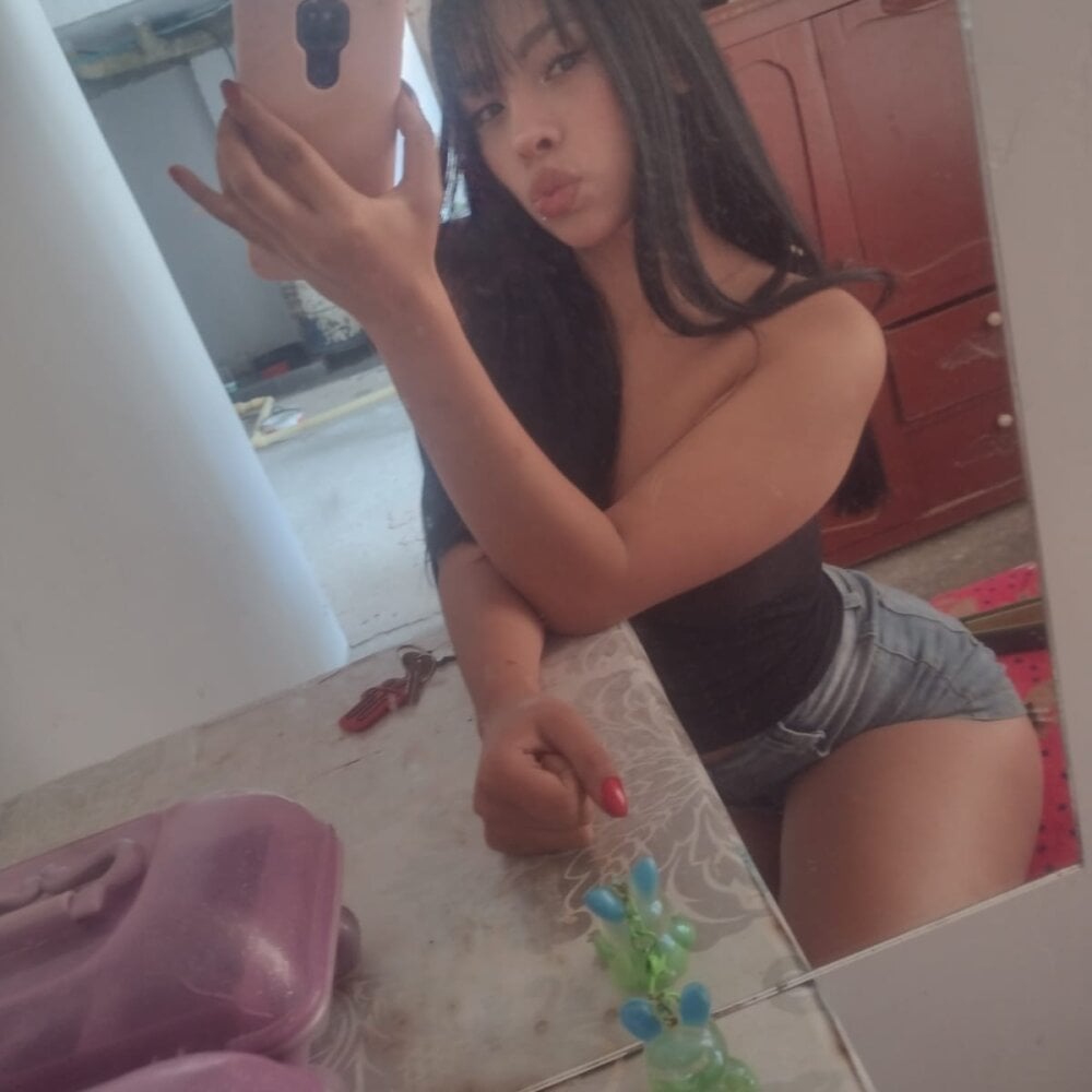 sexcityguide.com dulce_morbida livesex profile in where-the-magic-happens cams