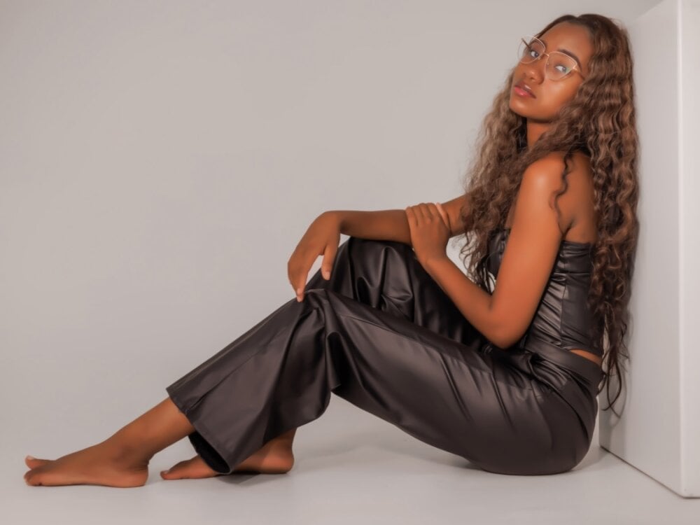 Live sex webcam photo for SavannahWildee #289991055