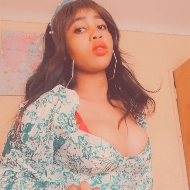 Hotchic22's Offline XXX Chat