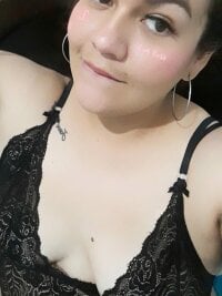 Pamela7Hot's Offline Chat Room