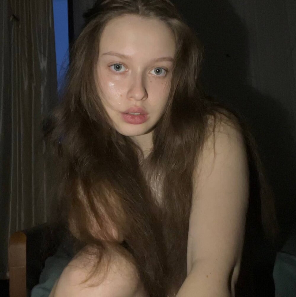 Watch CharlynDini live on cam on StripChat