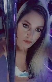 SexiLexi42069101's Offline Chat Room