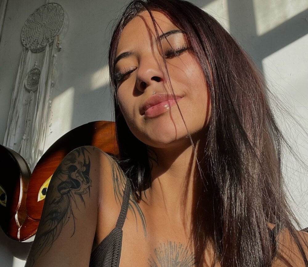 Casandra_Quintana's Offline XXX Chat