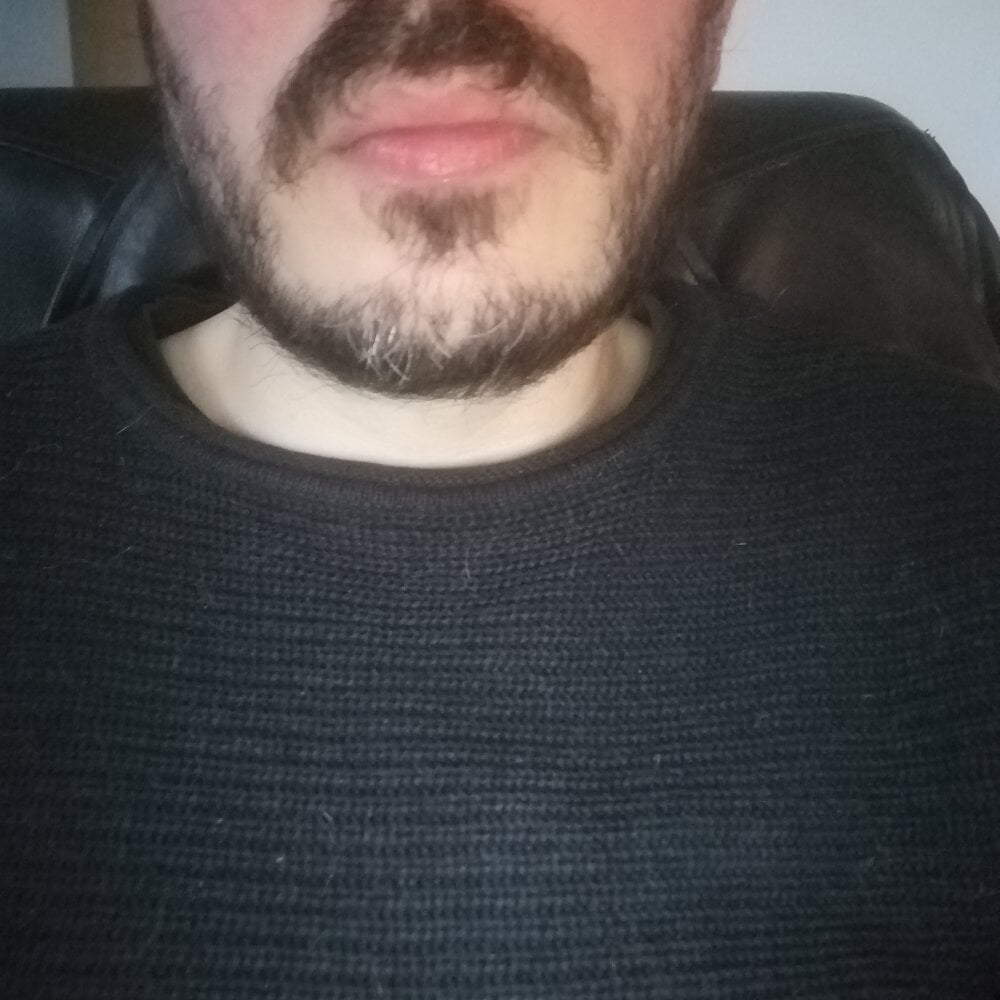 lovedoggy03 Chat XXX Ngoại tuyến