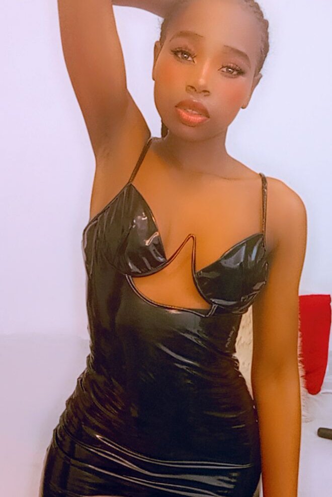 Live sex webcam photo for KikiBlaze00001 #289978756