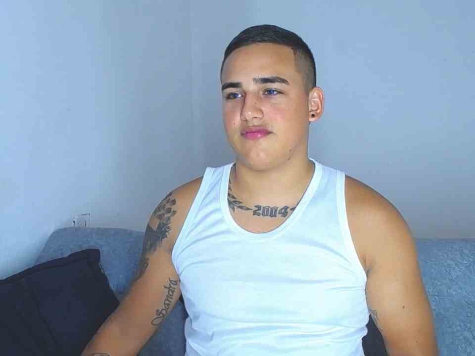 Live sex webcam photo for Latino_Junge #290880843