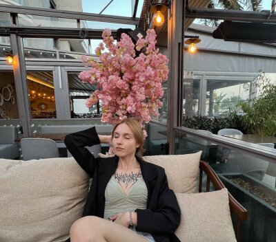 QeeunLaivy84 🏜 online chat