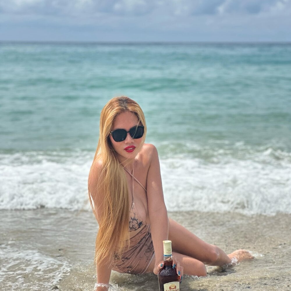 Urmistress_Clara profile