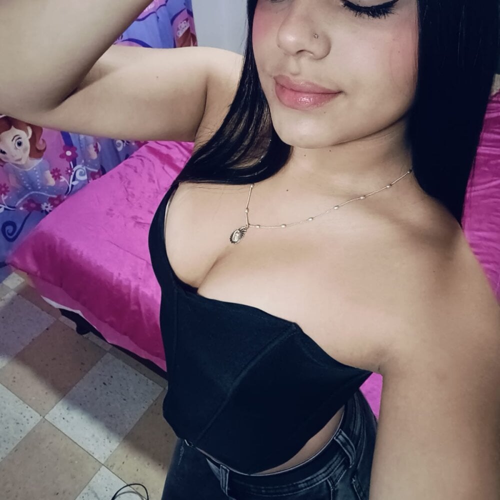laura_saenz1_ profile