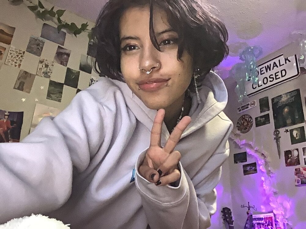 Rubyred2369's Offline Chat Room