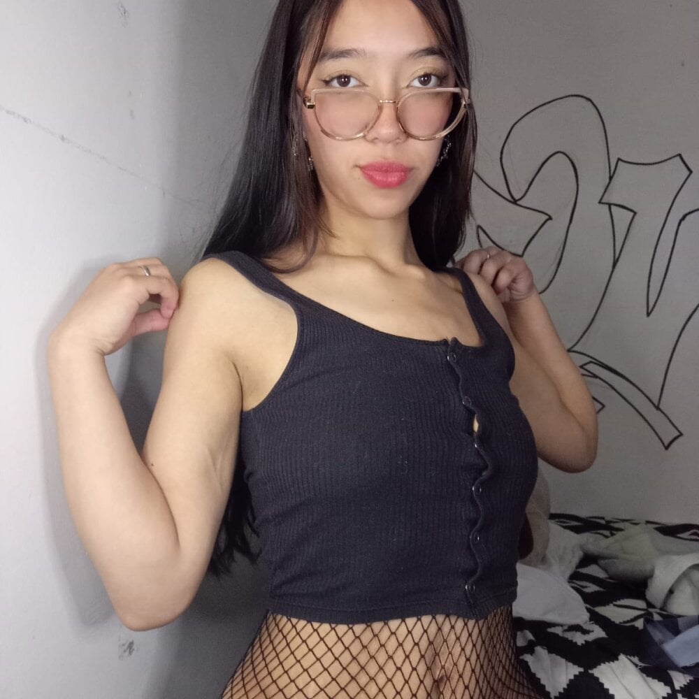 Mikha_Ela's Offline XXX Chat