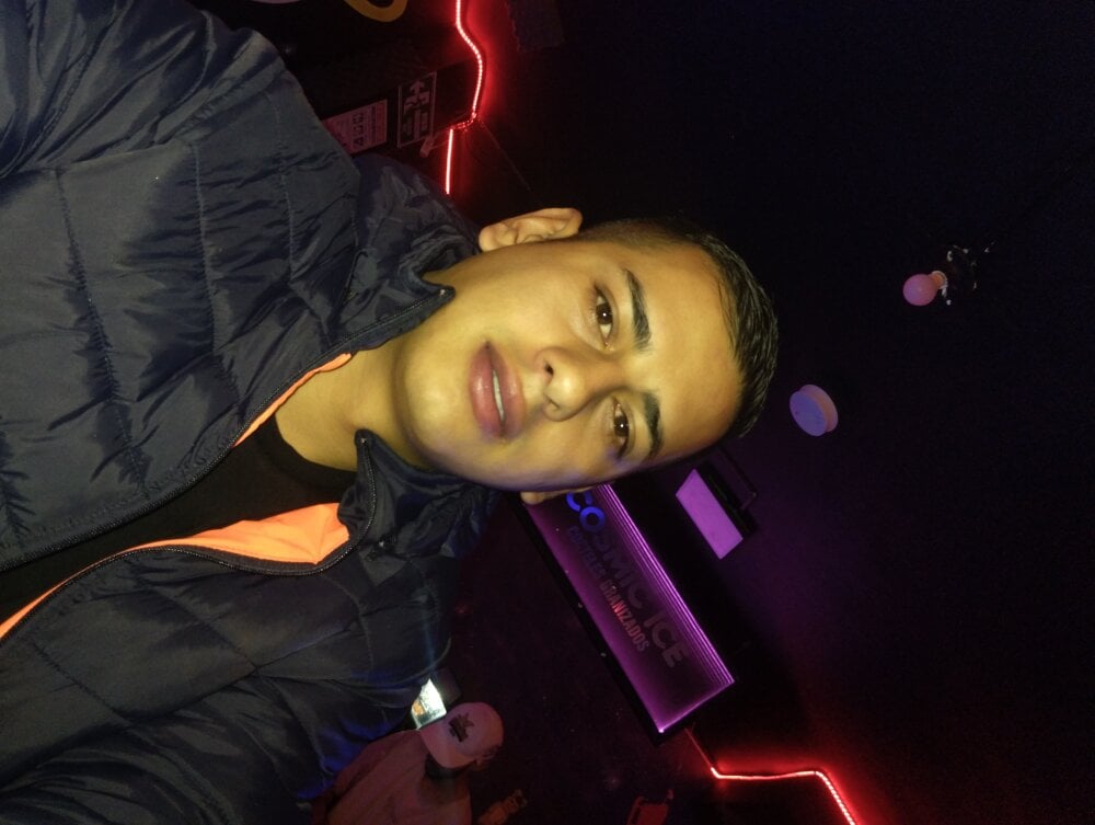 allukaj's Offline XXX Chat