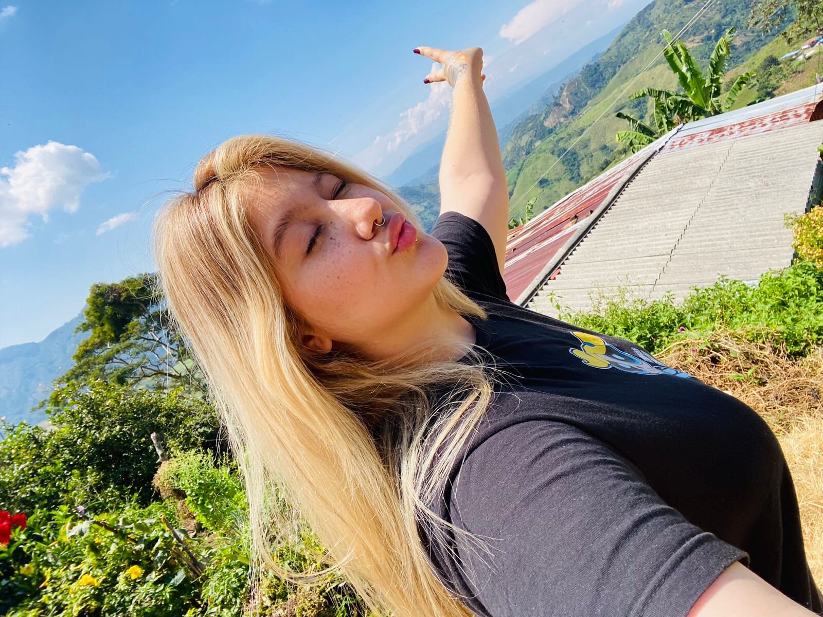 caroline_secret_