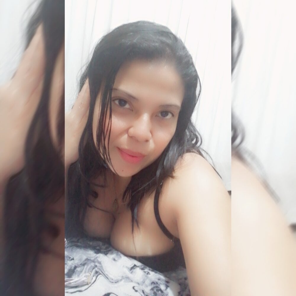 Live sex webcam photo for Lucyluci #289995480