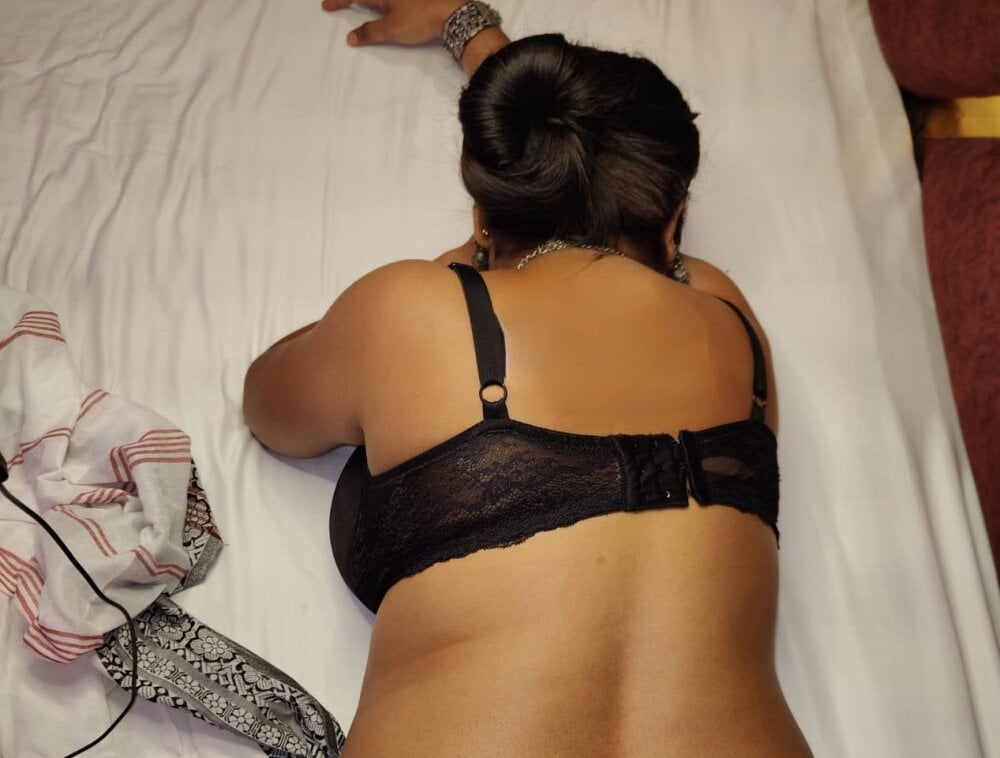 cuty-lina from stripchat