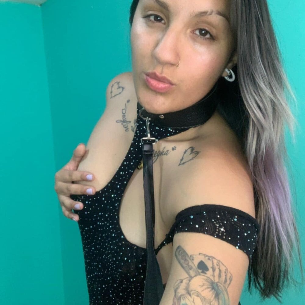 polylove18's Offline XXX Chat