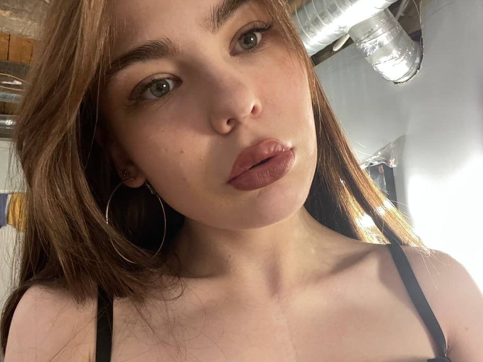 watchgirlcam.com ricaflowow livesex profile in magic-hut-in-forest cams