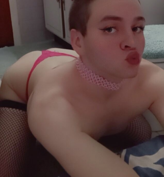 CuteCDSissy9808 Offline XXX-Chat