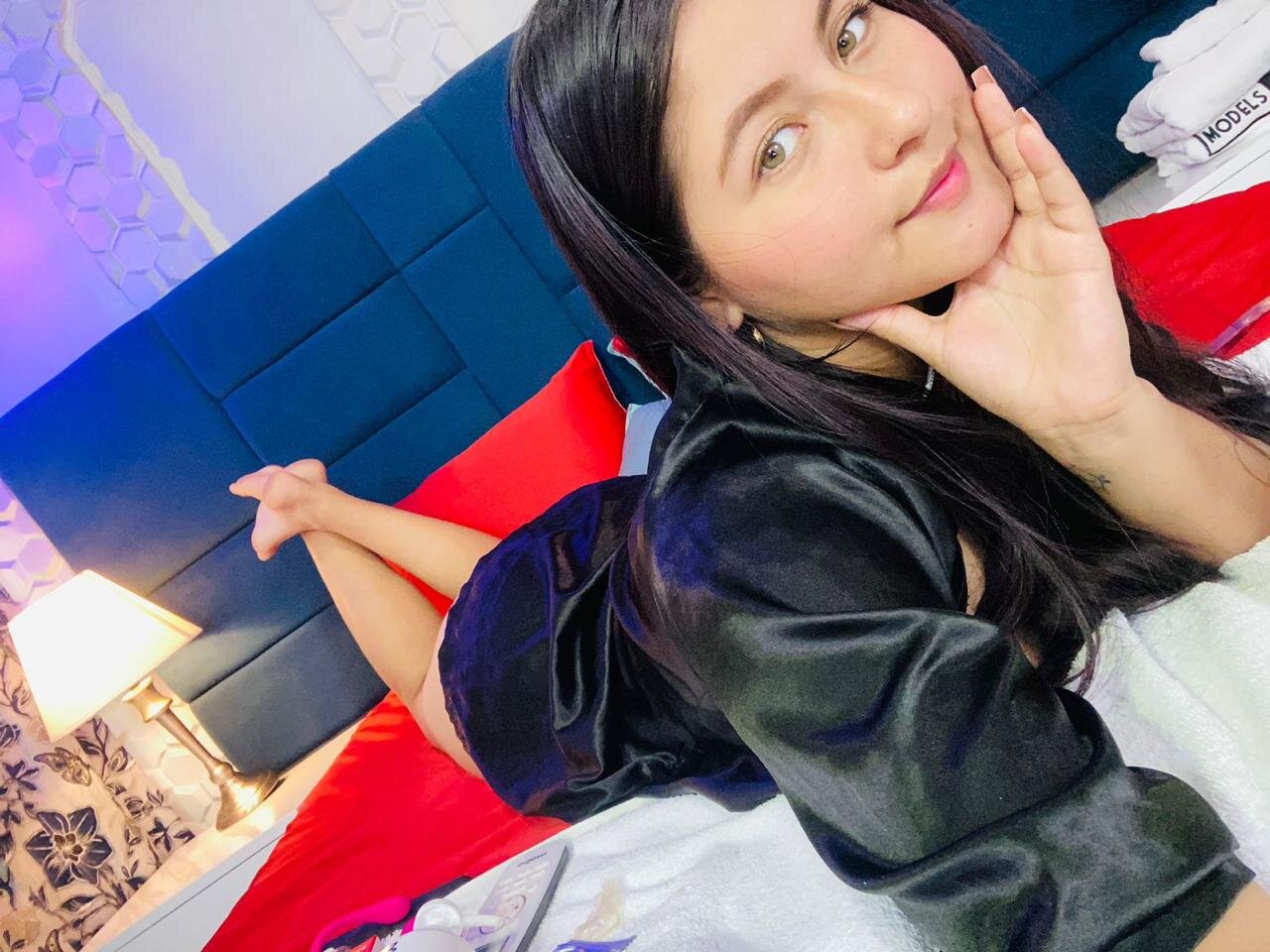 alli_gomez