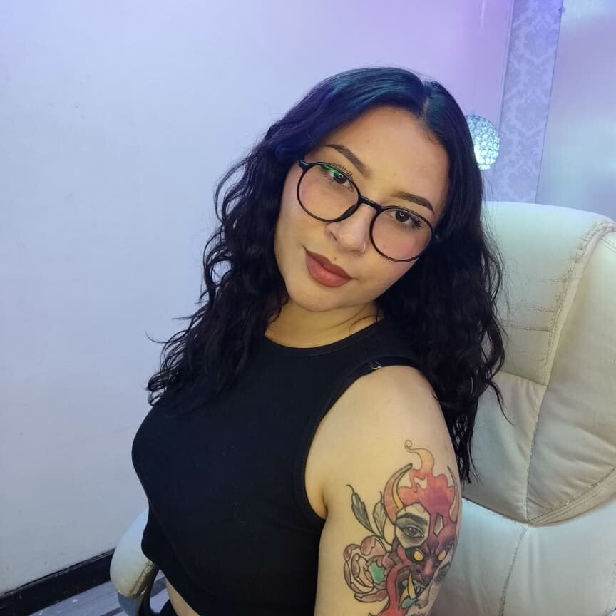 sleekcams.com lexieluna livesex profile in bisexual cams