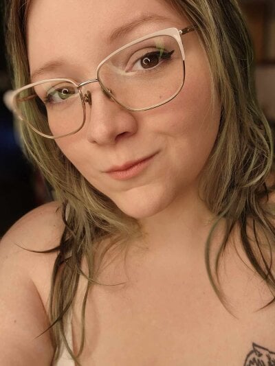 Geeky_Kitten on StripChat