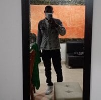 corduroy-bigblackdick's Offline Chat Room