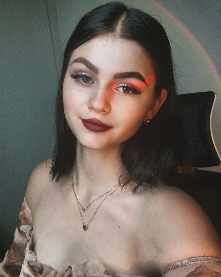 Arianna_grey_