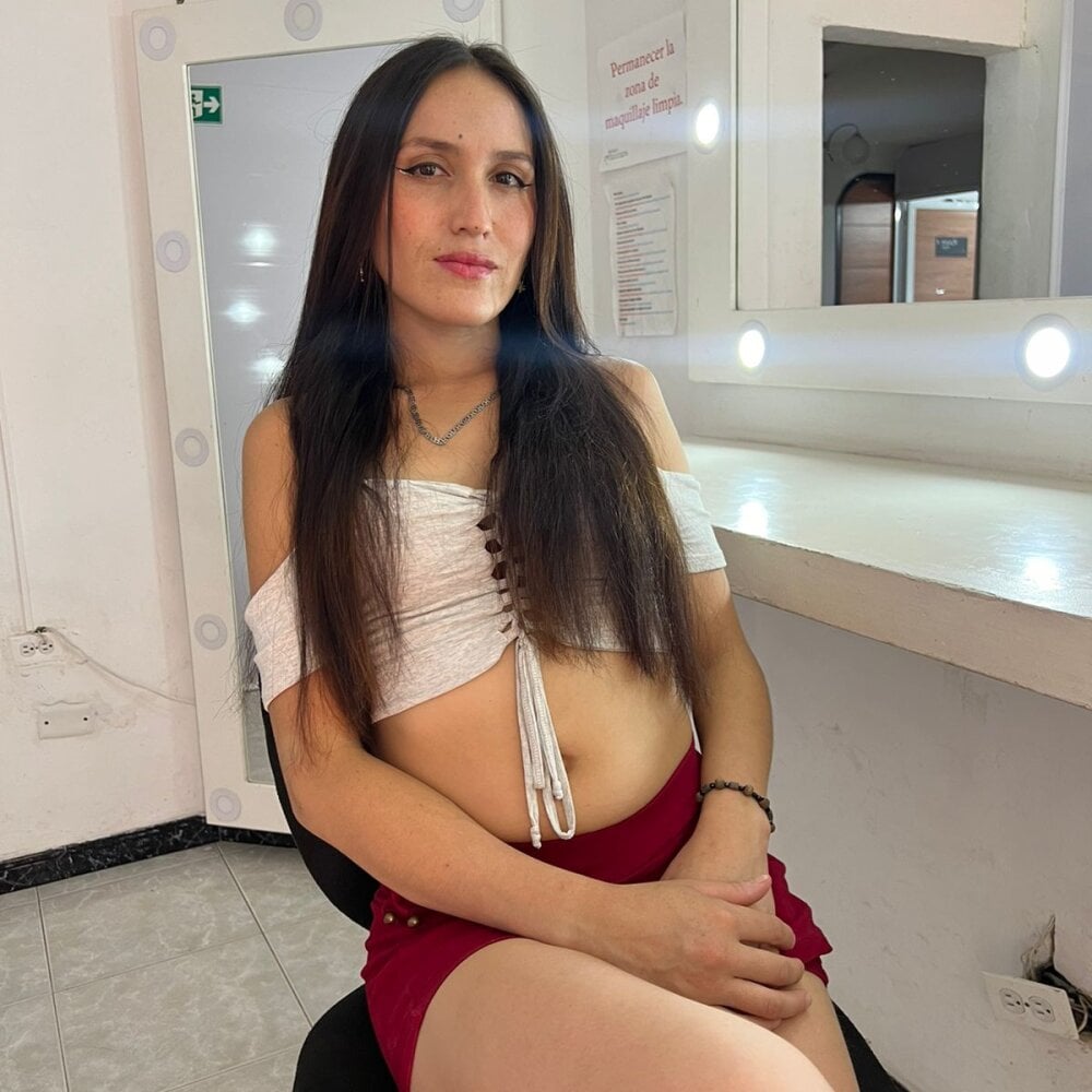 Watch  laia_hard live on cam at StripChat