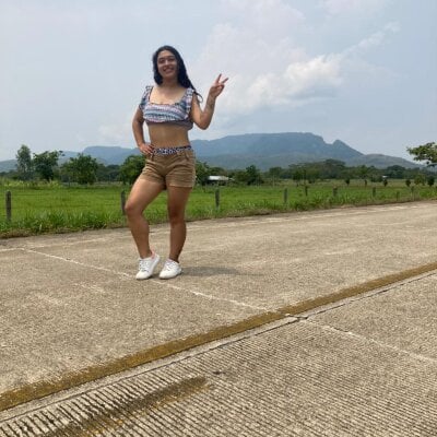 mia_brunettte from stripchat