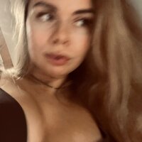 your_white_homekitty's Offline XXX Chat