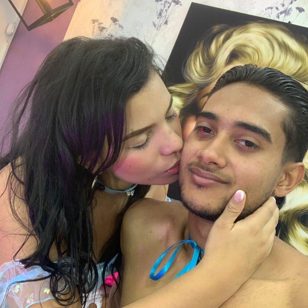 Candyy_And_Erick live cam model at StripChat