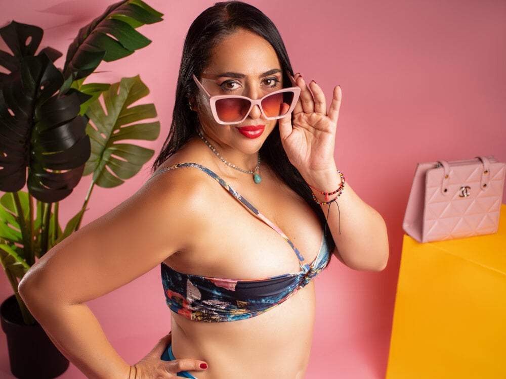 MayraVegas profile