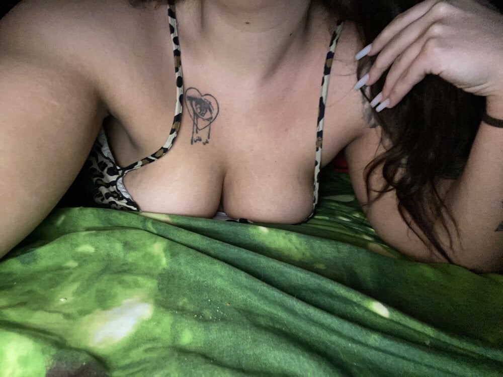 sexcam3d.net curvyrush livesex profile in praguenetherlands cams