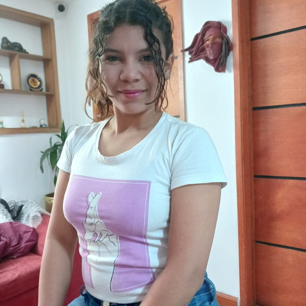 Alexa_Thonson Webcam Model Profile xHamsterLive