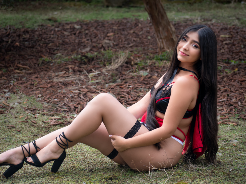 sexlivecamsites.com milaestone livesex profile in always-by-your-side cams