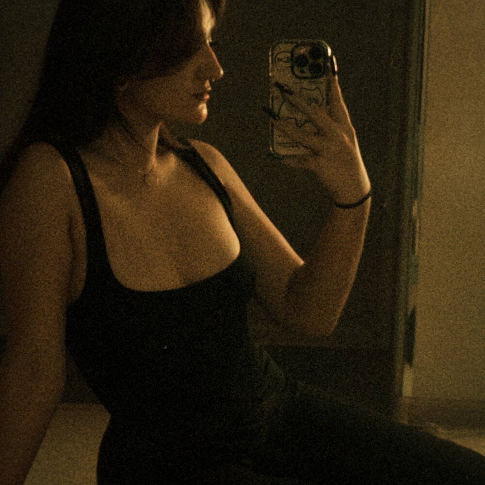 stripchat ariknightley webcam profile pic via livesexasiancams.com