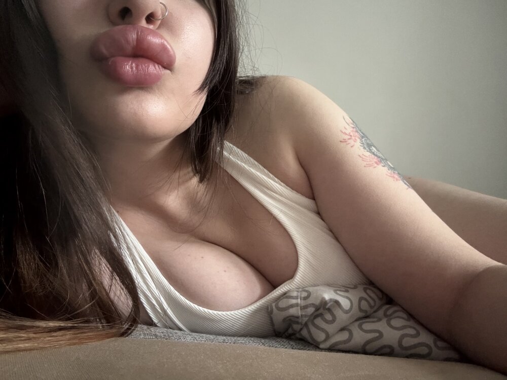 Devilll_liiiin Adlı Modelin Çevrimdışı XXX Sohbeti