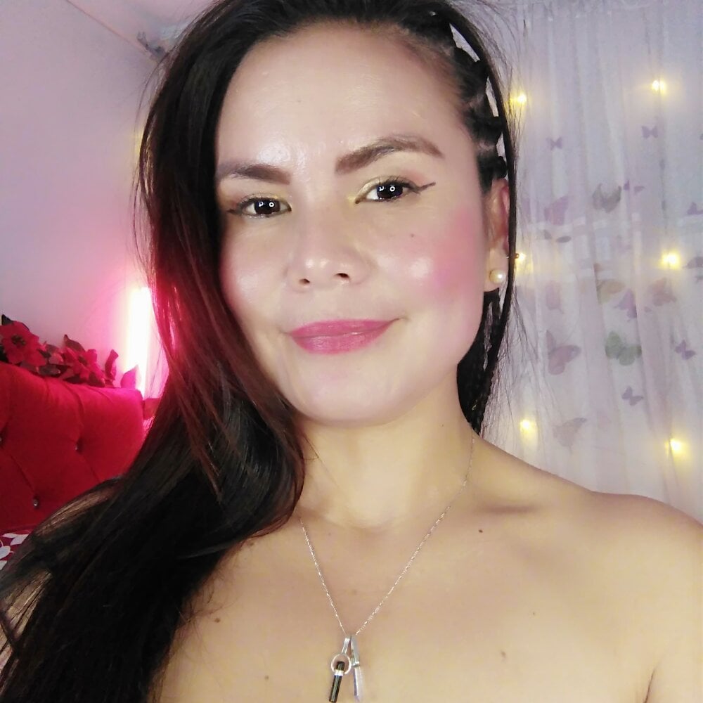 Bella__Hadiid__ profile