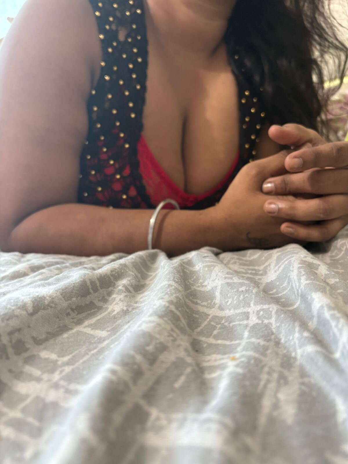 Hotty_Saanj