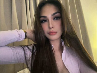 callMeMartina_Lyn Live Cam on StripChat