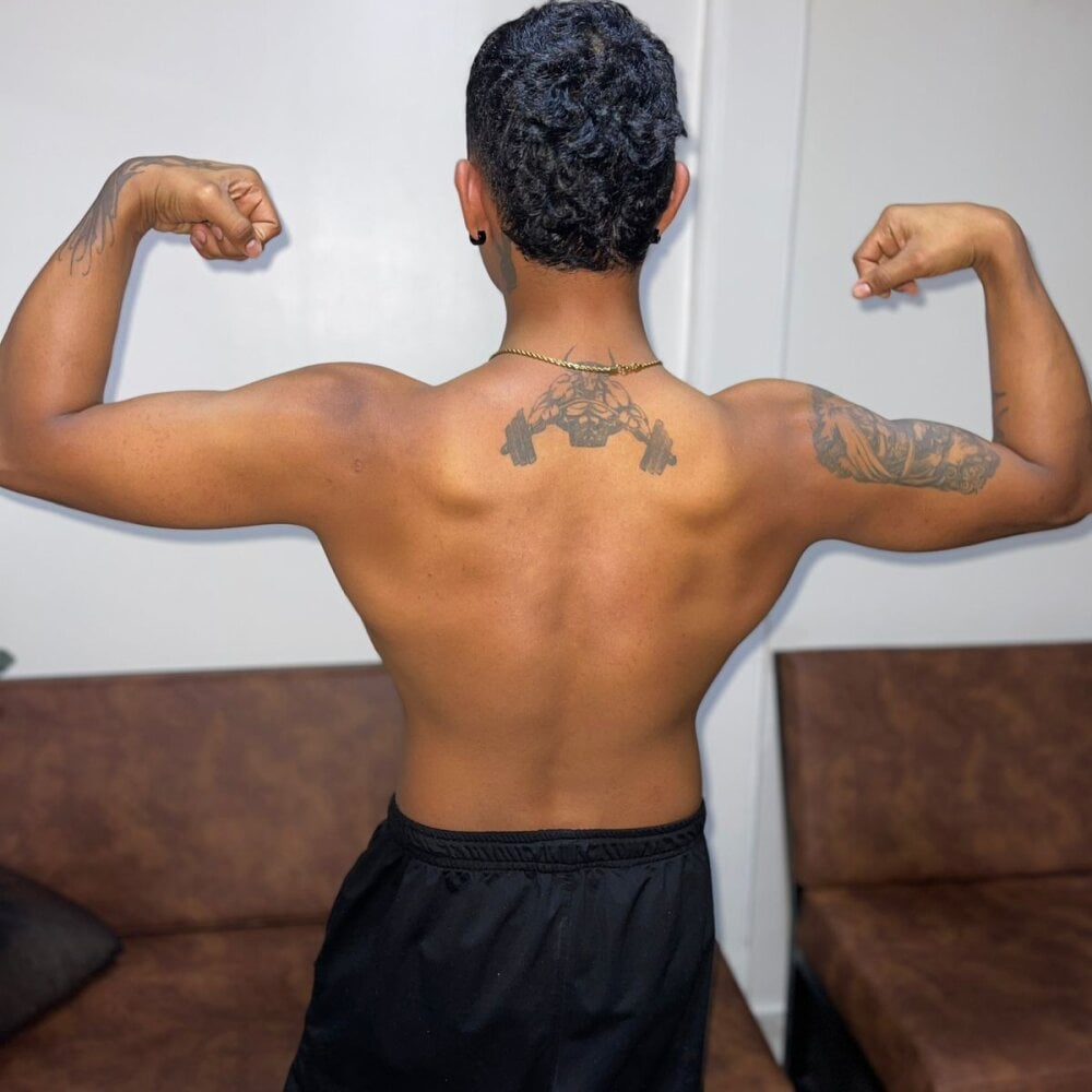 AndrewKenoxx_'s Offline XXX Chat