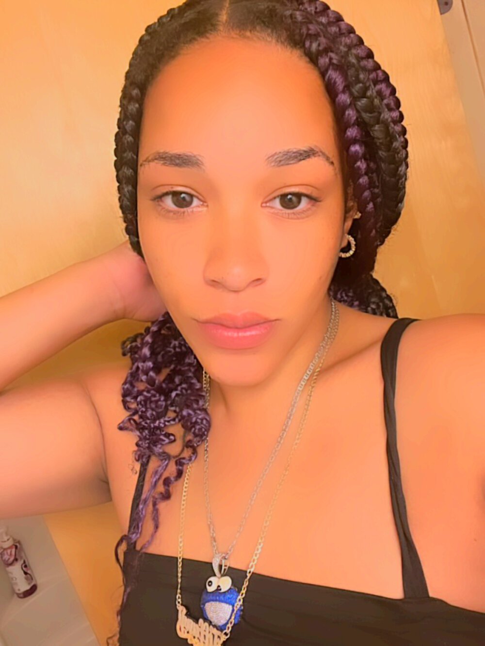 elivecams.com hennessy_69960 livesex profile in mix cams
