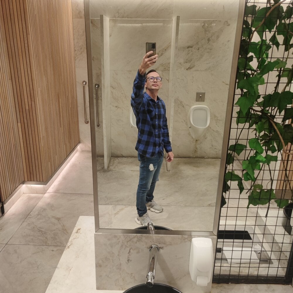 0Rodrigo1234's Offline XXX Chat