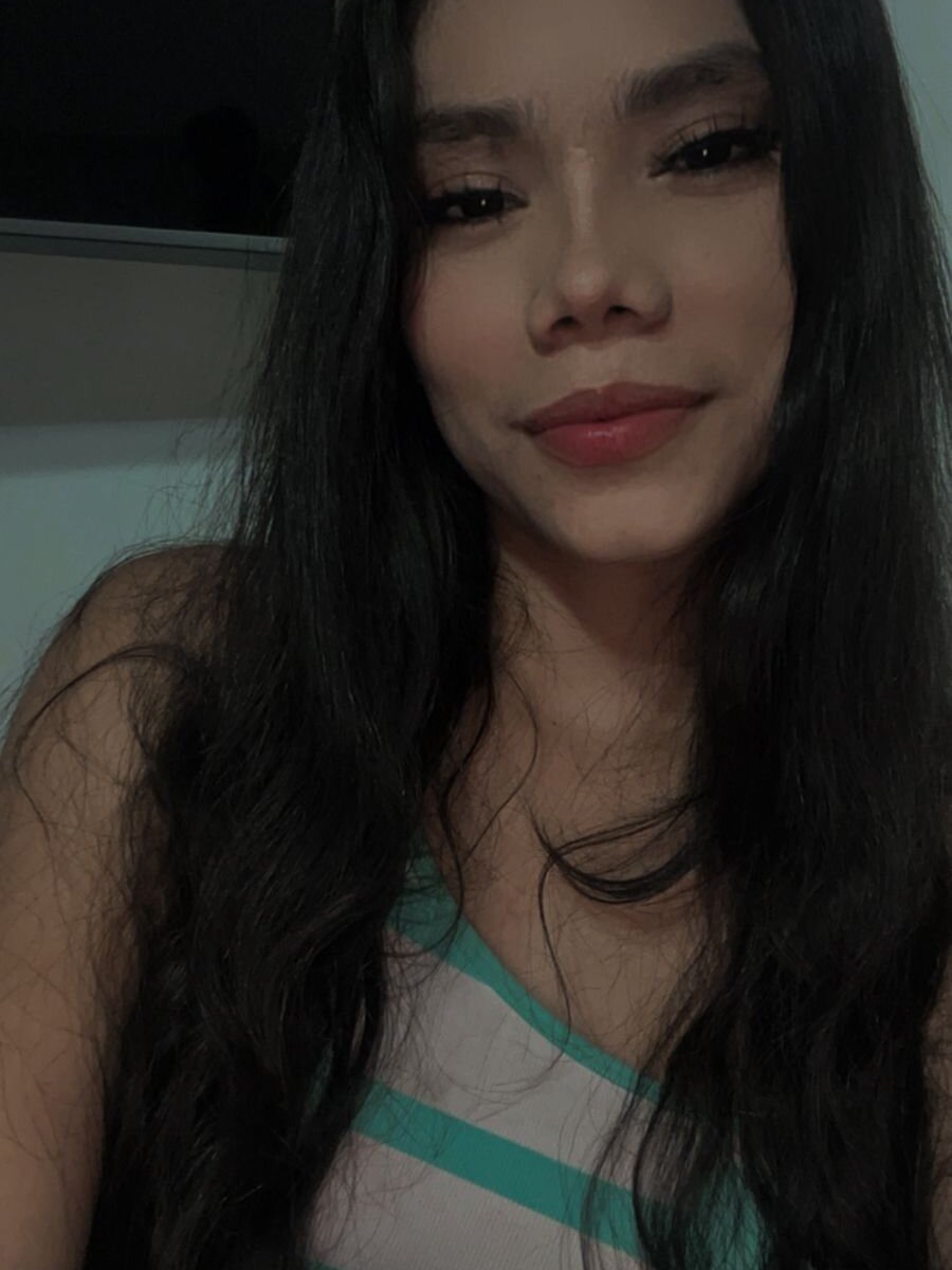 kitty_sweet23 from stripchat