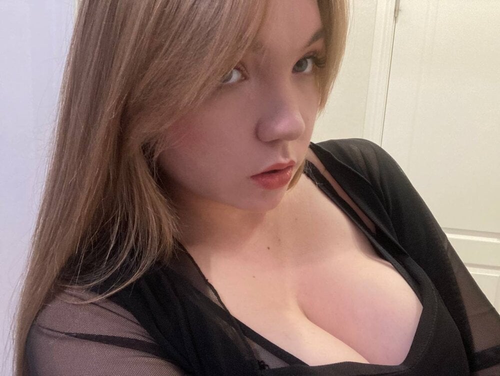 sexcam-girls.com rebeccaeglitis livesex profile in in-a-pink-castle cams