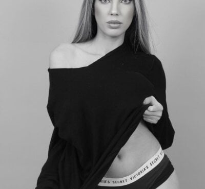 JullyCam 🚂 live naked cam