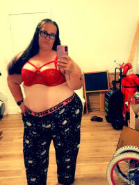 Hotmomma86's Offline Chat Room