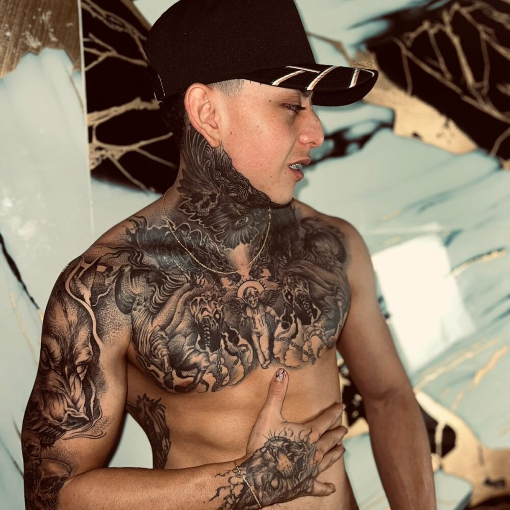 Kevin22_222's Offline XXX Chat